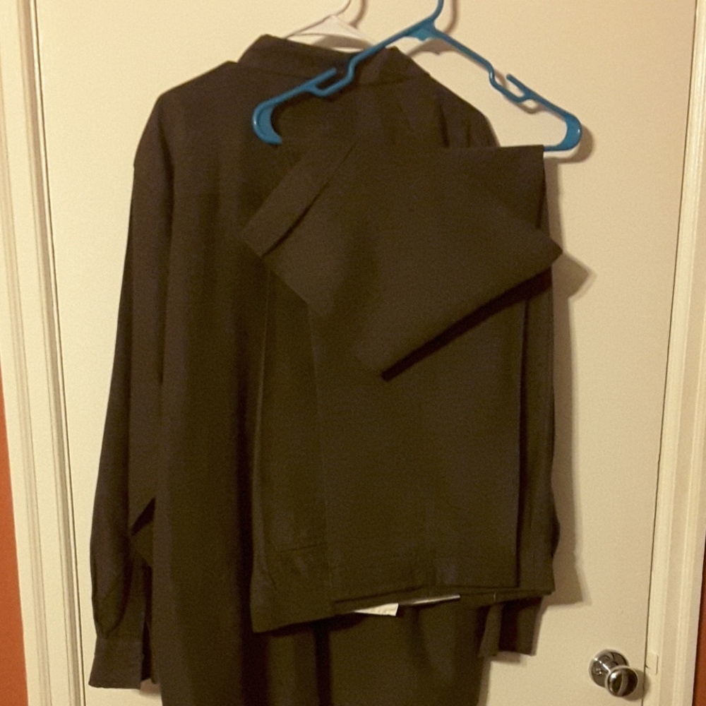 Men's Suit - Picture 3 of 3